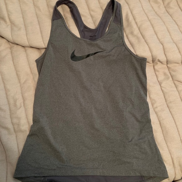 Nike Pro Tank - Picture 2 of 5
